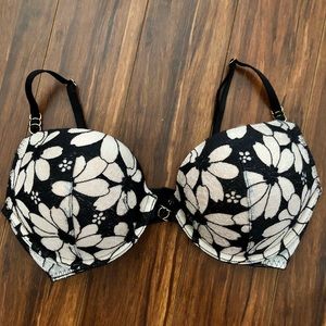 Victoria’s Secret floral bombshell plunge bra 34C